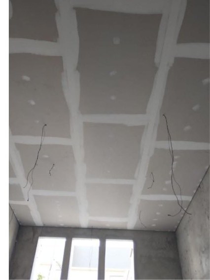 Mesmo ambiente com forro em drywall instalado e juntas tratadas