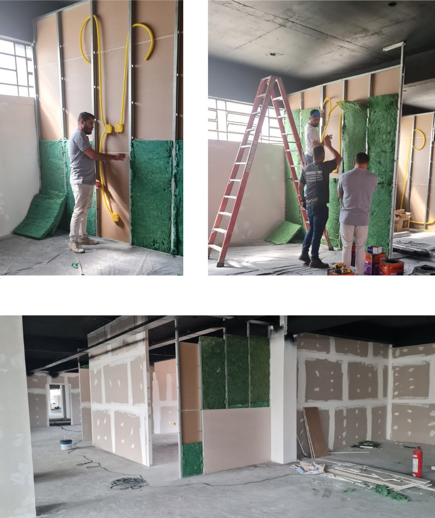 Divisória em drywall com manta acústica aplicada entre os montantes