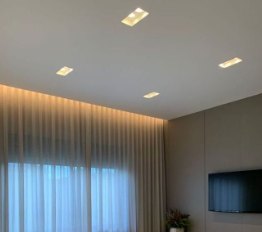 Cortineiro em drywall com iluminação indireta em sala